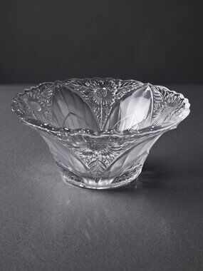 Vintage Clear Pressed Glass Sunflower Leaf Serving Bowl 8.75” Floral Decor